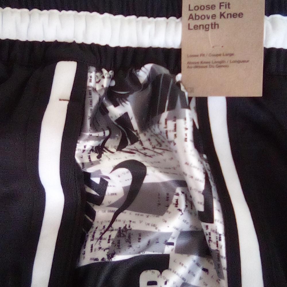 SHORTS - Picture 2 of 3